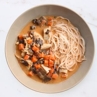 Sopa de pollo asiática sweet chili con fideos (400g)