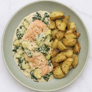 Salmón en Salsa de Nata y Verduras con Patatas (400g)