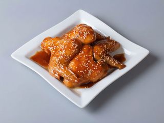 81. Alitas De Pollo Al Sésamo (2 Pzs.)