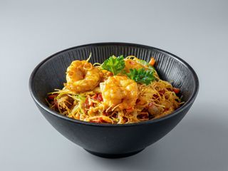 Fideos Singapur Con Char Siu Y Langostinos