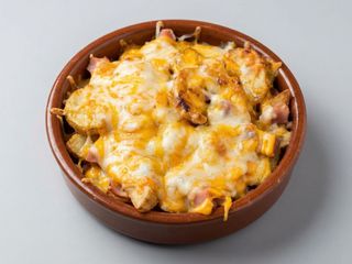 Patatas queso y bacon 1/2 ración