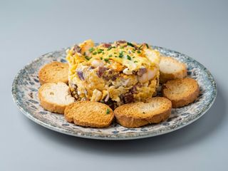 Revuelto de gambas y jamón