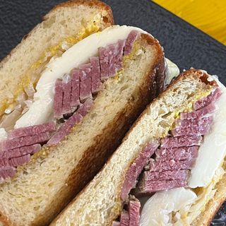 SANDWICH DE PASTRAMI