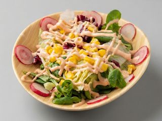 43. Ensalada De Mézclum Con Mayonesa Picante