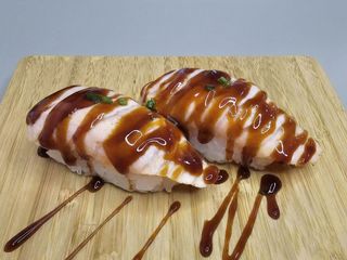 Nigiri salmon flambeado