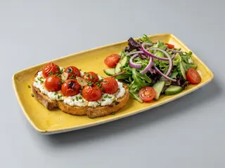 TOSTA INTEGRAL BURRATA + TARTA QUESO