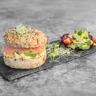 Bagel Con Huevo y Pavo
