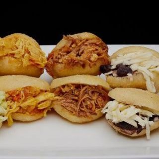 Arepitas de carne mechada 