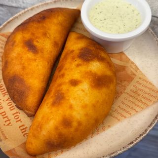 EMPANADA DE POLLO CON QUESO