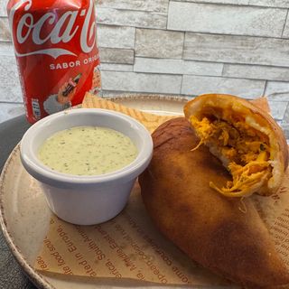 1 EMPANADA + 1 BEBIDA
