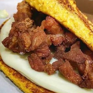 CACHAPA CON COCHINO FRITO