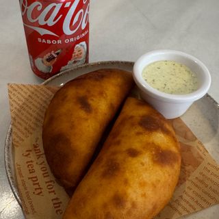 2 EMPANADAS + BEBIDA