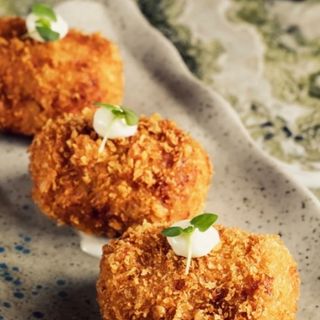 CROQUETAS DE QUESO AZUL Y NUECES (8 UND) SIN GLUTEN