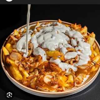 Patatas Fritas Con Carne Y Salsas (Pequeña)