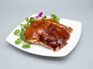 200.Magret pato con salsa