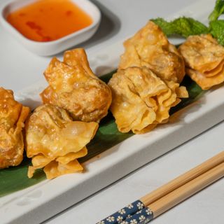 Wonton Frito Relleno De Pollo Y Gambas (6 Pzs.)