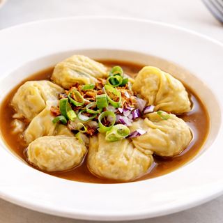 Wonton imperial en salsa de sésamo (6 uds)