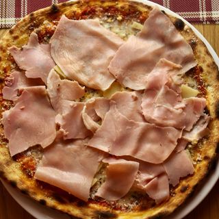 Pizza De Prosciutto