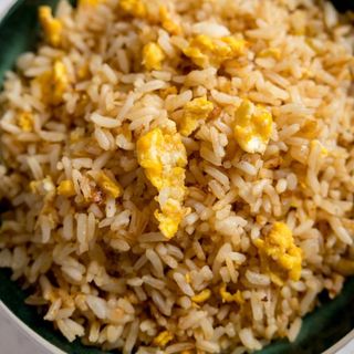 Arroz frito con huevo 