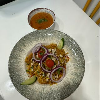 Brinyani Del Este De India Con Pollo