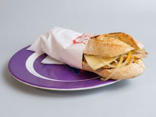 Bocadillo Pollo Curry (Pan De Leña)