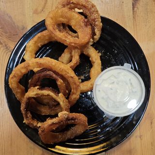 Aros de cebolla (8u) con salsa de la casa