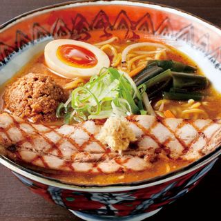 八丸子拉面(Ramen de albóndigas de pollo) 