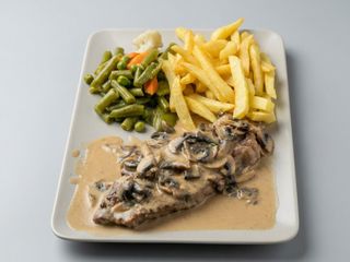 Entrecot De Buey En Salsa De Champiñones