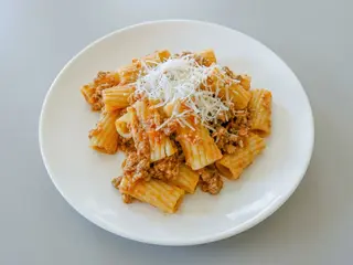 Rigatoni a la Boloñesa