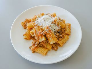 Rigatoni a la Boloñesa 