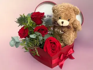 Caja corazon y peluche