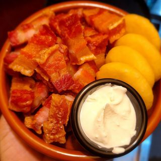 Chicharron con arepitas