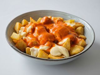 Ración De Patatas Bravas