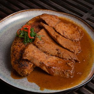 Tacu tacu asado de ternera