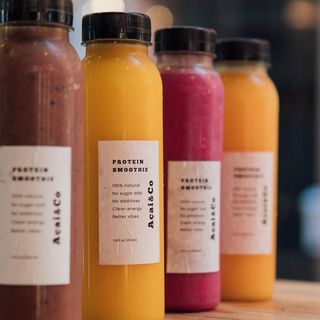 Smoothie de mango, papaya y piña.