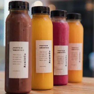Smoothie de mango, piña, maracuyá y limón con proteína de vainilla.