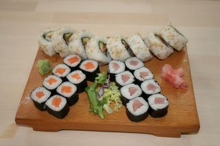 Plato Combinado 11 (California y Maki de Salmón y Maki de Atún