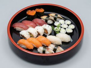 Plato Combinado 17 (California y S.de Salmón, Maki de Pepino S.de Atún