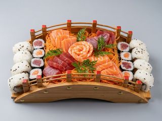 Plato Combinado19(Calif. Maki,Sashimi de Salmóny Maki,Sashimi de Atún)