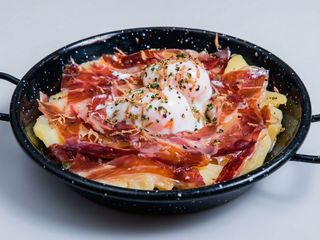 Huevos Rotos Con Jamón Ibérico