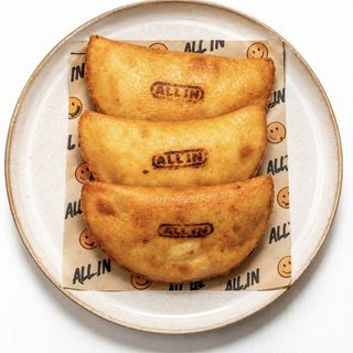 Empanada de carne mechada