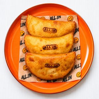 Empanada de carne mechada con queso
