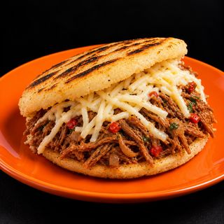 Arepa de carne con queso