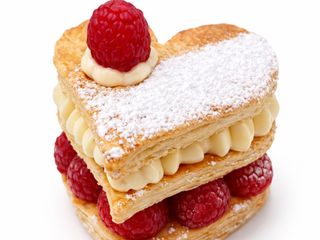 Milhojas de crema y frambuesas San Valentin