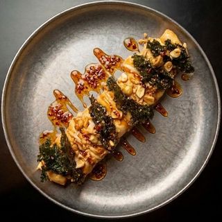 Hummus De Kimchi Con Kale Crujiente Y Cacahuate Tostado