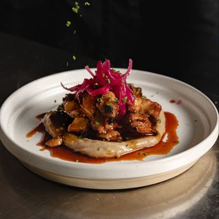 Mollejas grilladas con salsa teriyaki con cremoso de celery