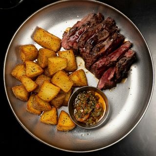 Vacío Black Angus (250 gramos) a la brasa con patatas fritas