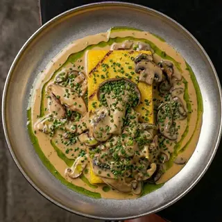 Polenta Frita, setas y crema de miso