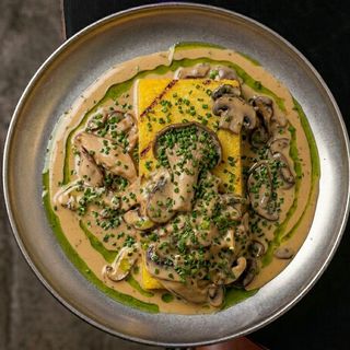 Polenta Frita, setas y crema de miso