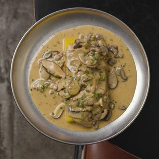 Polenta Frita, setas y salsa de miso